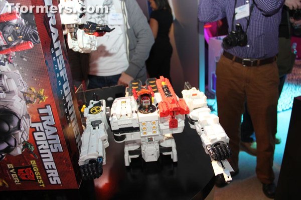 Toy Fair 2013 MetroPlex Transformers Masterpiece Titan Class Action Figure Image  (4 of 18)